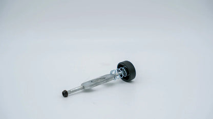 Seitenansicht der Hinterradverriegelung von ABC-Design, leicht geneigt, auf weißem Hintergrund.